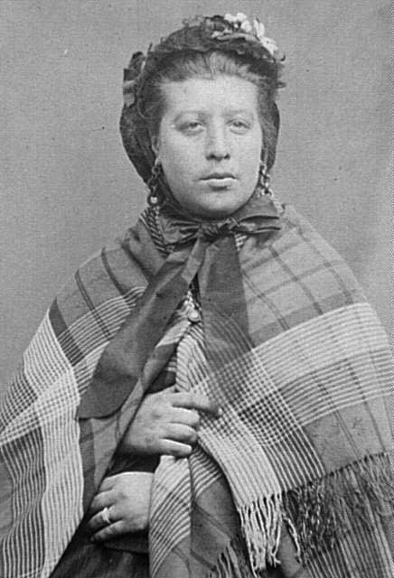 Marie Wolff (femme Guyard) Née en 1849 à Bar-le-Duc (Meuse) ; domiciliée à Paris, rue Hervé ; chiffonnière ; communarde, déportée en Guyane, décédée en 1889 